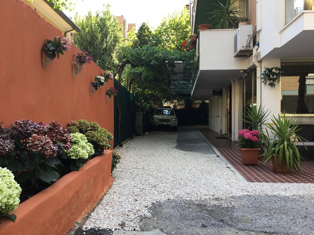 Hotel Mirella Rimini Ngoại thất bức ảnh