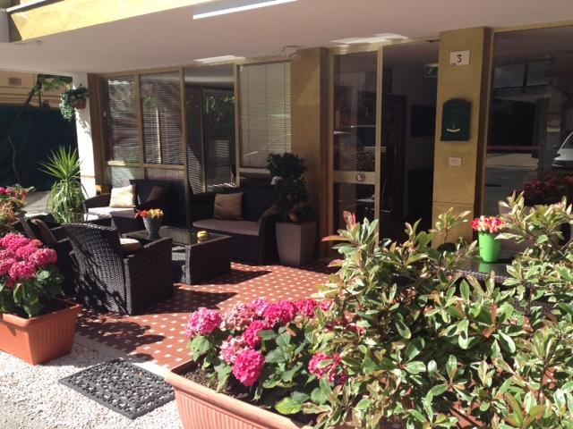 Hotel Mirella Rimini Ngoại thất bức ảnh