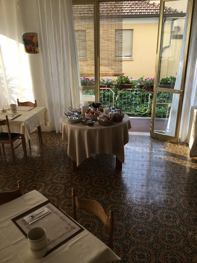 Hotel Mirella Rimini Ngoại thất bức ảnh