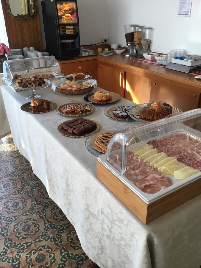 Hotel Mirella Rimini Ngoại thất bức ảnh